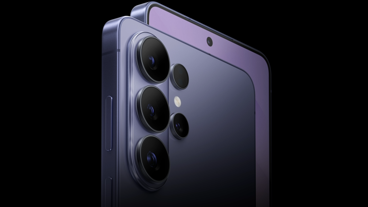 Samsung Galaxy S26 Ultra mostrando design traseiro com múltiplas câmeras e acabamento premium